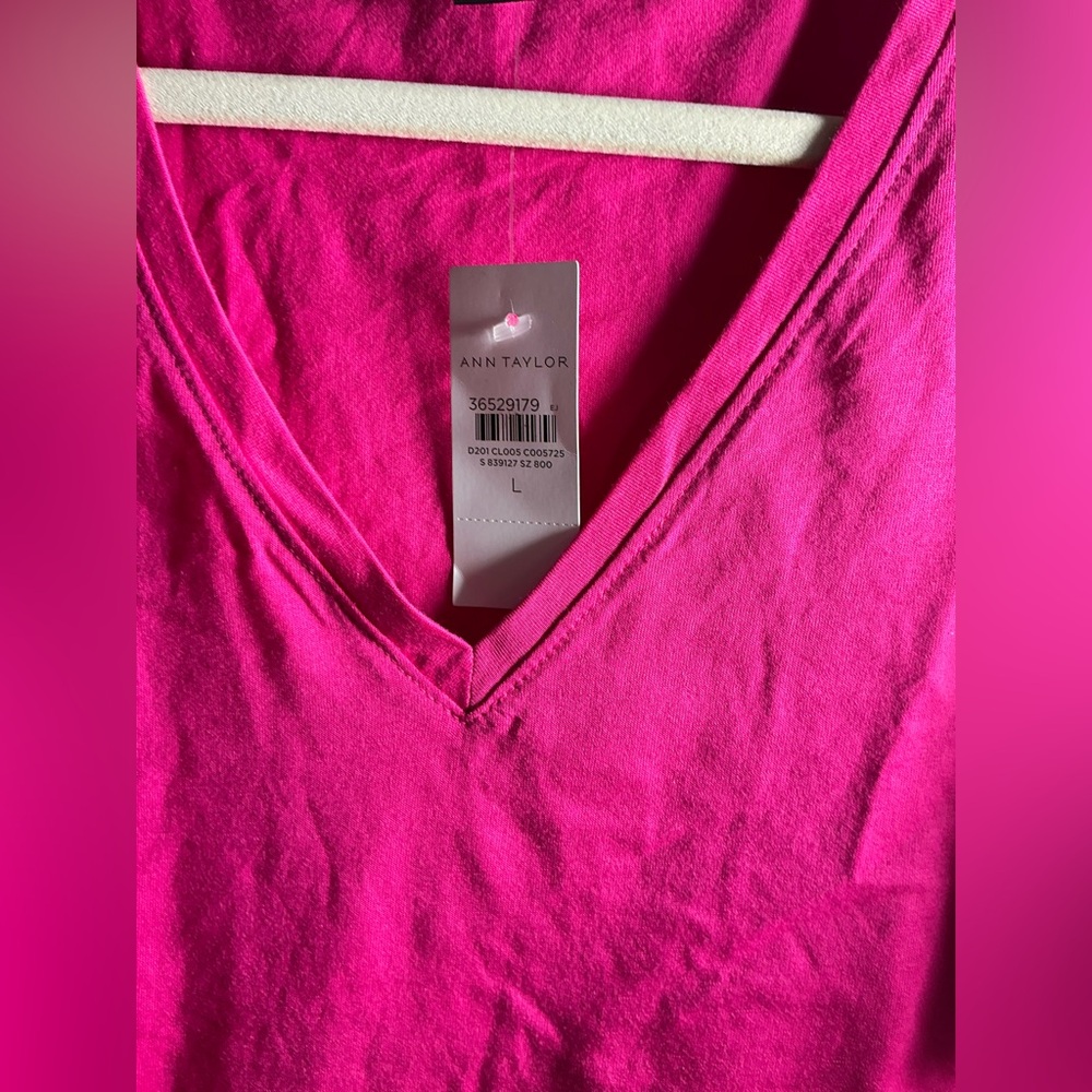 Ann Taylor Women's V-Neck Short Sleeve Top in Bright Pink - Picture 5 of 8